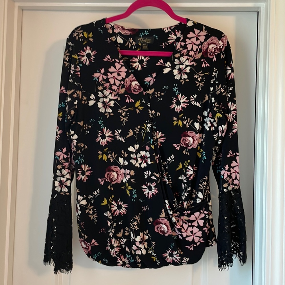 EUC Thalia Sodi black floral top